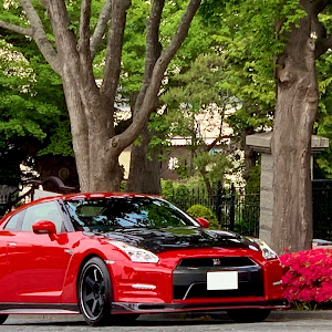 NISSAN GT-R