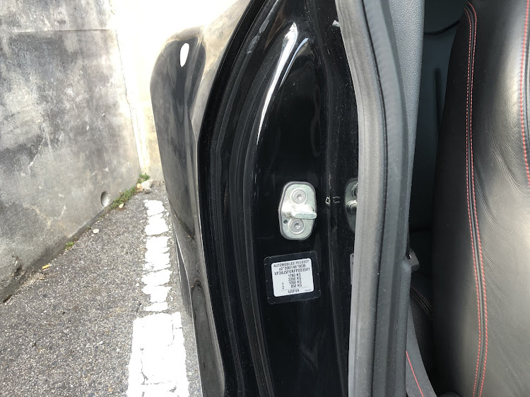 RCZのDIY・ドアストライカーカバーに関するカスタム事例の投稿画像3枚目