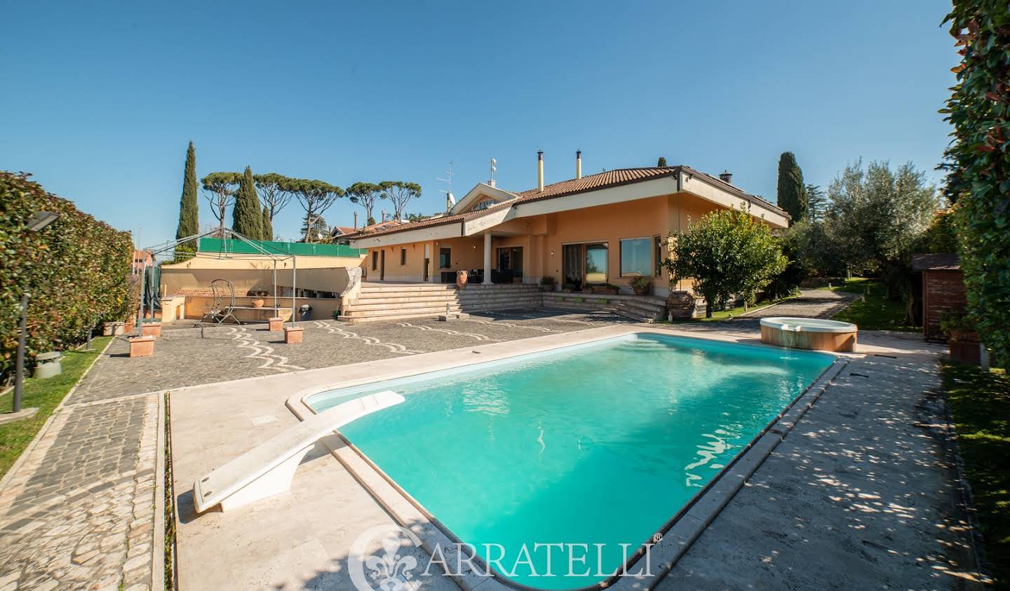 Villa with pool and garden Frascati