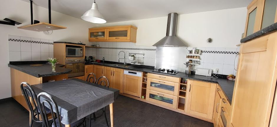 Vente maison 8 pièces 245 m² à La Roche-sur-Yon (85000), 500 000 €