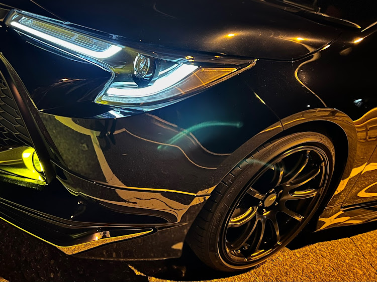 カローラスポーツのカローラスポーツのある生活・低そうで低くない少し低い車・梅雨の晴れ間・斜め前・ADVAN Racingに関するカスタム事例の投稿画像2枚目