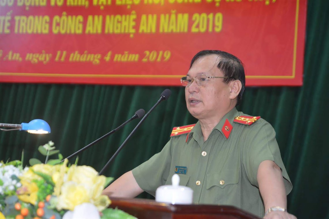 Đại tá Nguyễn Đình Dung –Phó giám đốc Công an tỉnh quán triệt các nội dung tại hội nghị. 