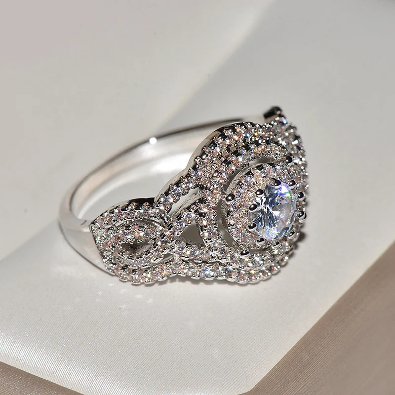 Ladies' Fashion Ring with Micro-Inlaid Diamonds