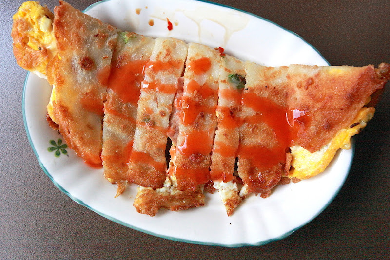 吃 高雄美食 三民區 萬川晨食 熱河街排隊早餐店 與另外一家藍鯨早餐店PK哪一家比較值得品嚐呢 萬川晨食