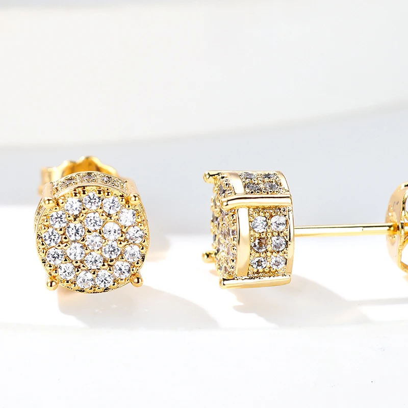 Boucles d'oreilles étoilées en diamant complet micro-serties de zircon rond à quatre griffes, ornement de mode brillant.