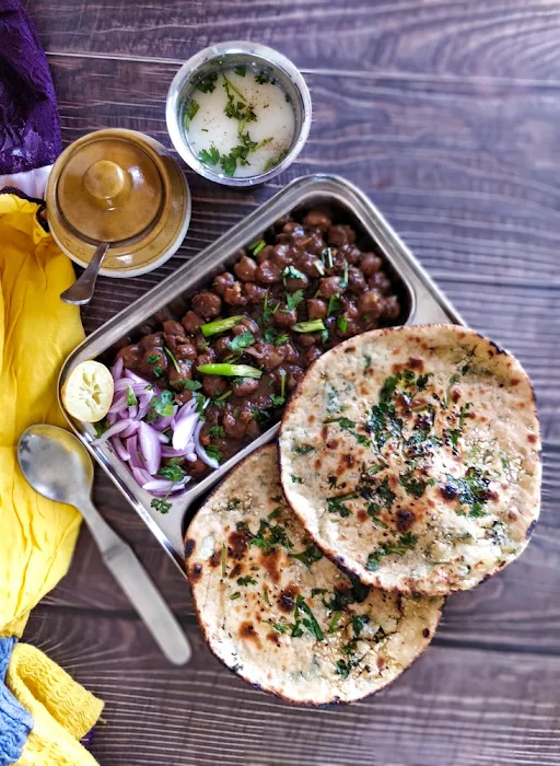 Amritsari Kulcha & Pindi Chana Combo