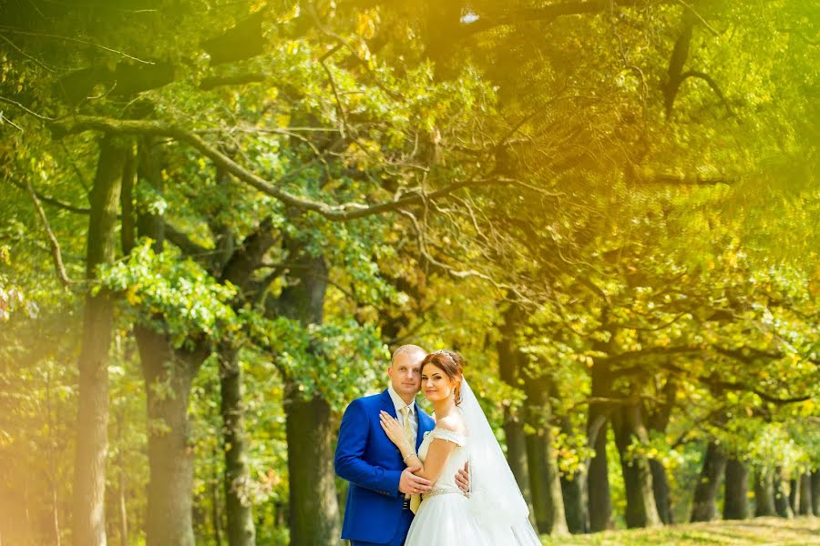 Fotógrafo de casamento Dmitriy Tkachuk (svdimon). Foto de 4 de outubro 2016