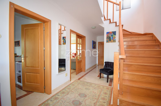 Maison contemporaine avec piscine et jardin 5