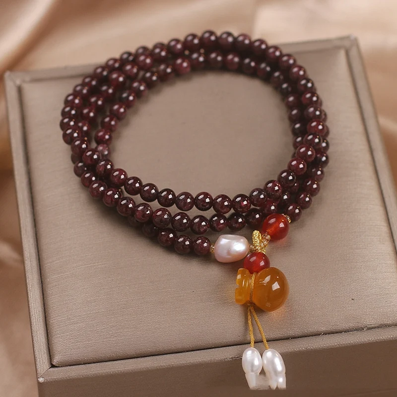 Etnische Stijl Multi-cirkel Natuurlijke Granaat Legende Armband, een uniek sieraad voor stijl en welzijn, met de energie van de natuurlijke granaat.