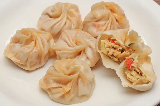 Chilli Steamed Cheese Chicken Momos [6 Pieces]