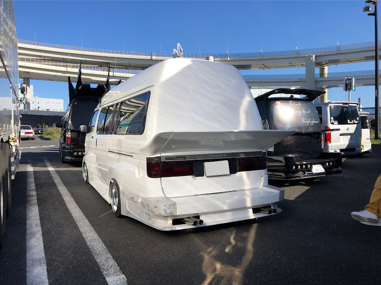 ハイエース スーパーロングのドライブ・バニングに関するカスタム事例の投稿画像4枚目