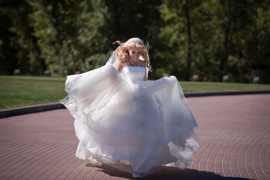 Fotógrafo de casamento Olga Lebedeva (fotolebedeva). Foto de 9 de março 2017