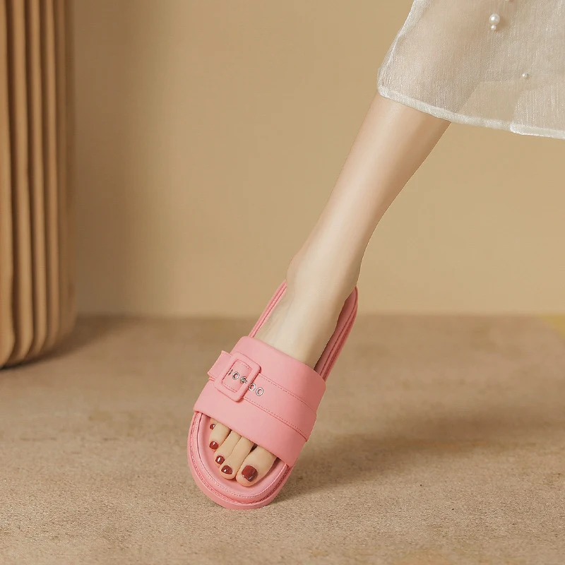 Zapatillas planas con suela gruesa y puntera para máxima comodidad y estilo. Disfruta de relax y soporte superior en casa. Elige tu par.