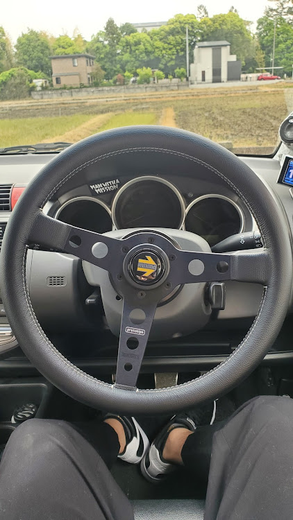 フィットの軽量化・ドンガラ・ステアリング交換に関するカスタム事例の投稿画像1枚目