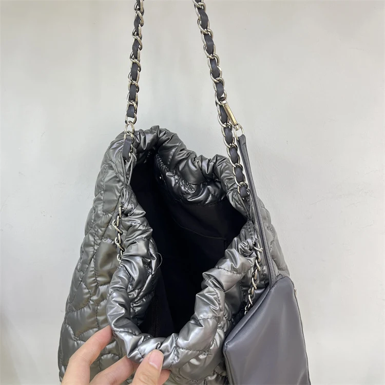 Bolsa de mão feminina de couro macio de alta qualidade, bordado personalizado, corrente inferior de ombro, moda casual.