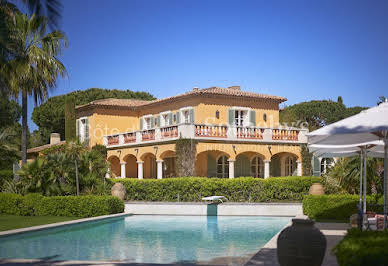 Villa avec piscine en bord de mer 1