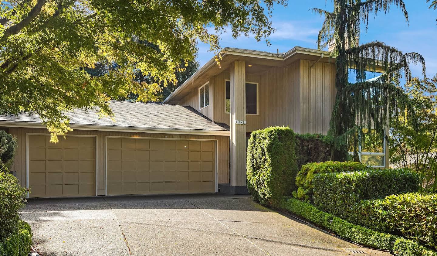 House with garden Mercer Island