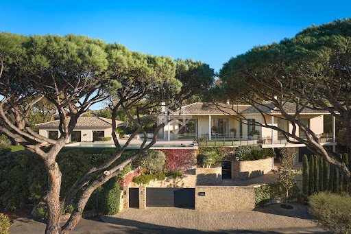 Seaside property with pool 2