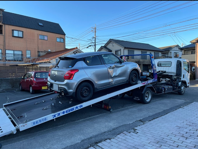スイフトスポーツのスイスポzc33s・事故のその後・板金屋に愛車入院中に関するカスタム事例の投稿画像1枚目