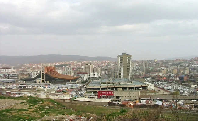 Od eksplozije u Univerzitetskom naselju oštećeno šest vozila