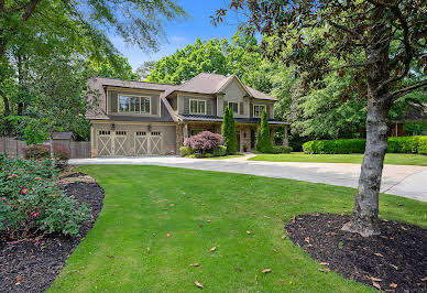 House with pool and garden 8