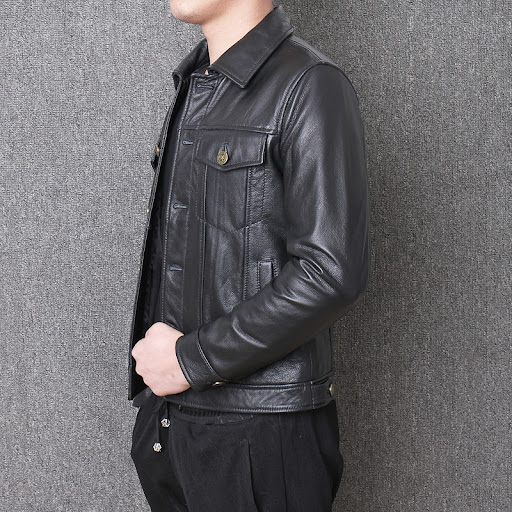Title 3, Mens leather short motorcycle suit. Provides s...