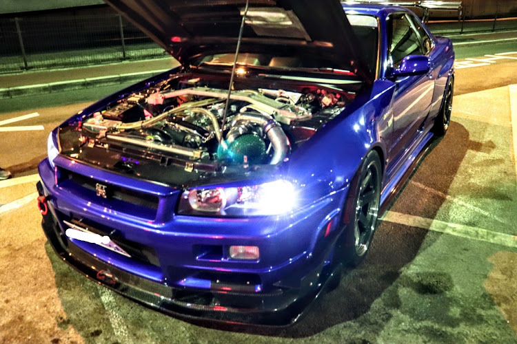 スカイライン GT-Rのタイヤ交換・BNR 34・東大阪ＰＡ・ウイングとカナードは標準装備😁に関するカスタム事例の投稿画像10枚目
