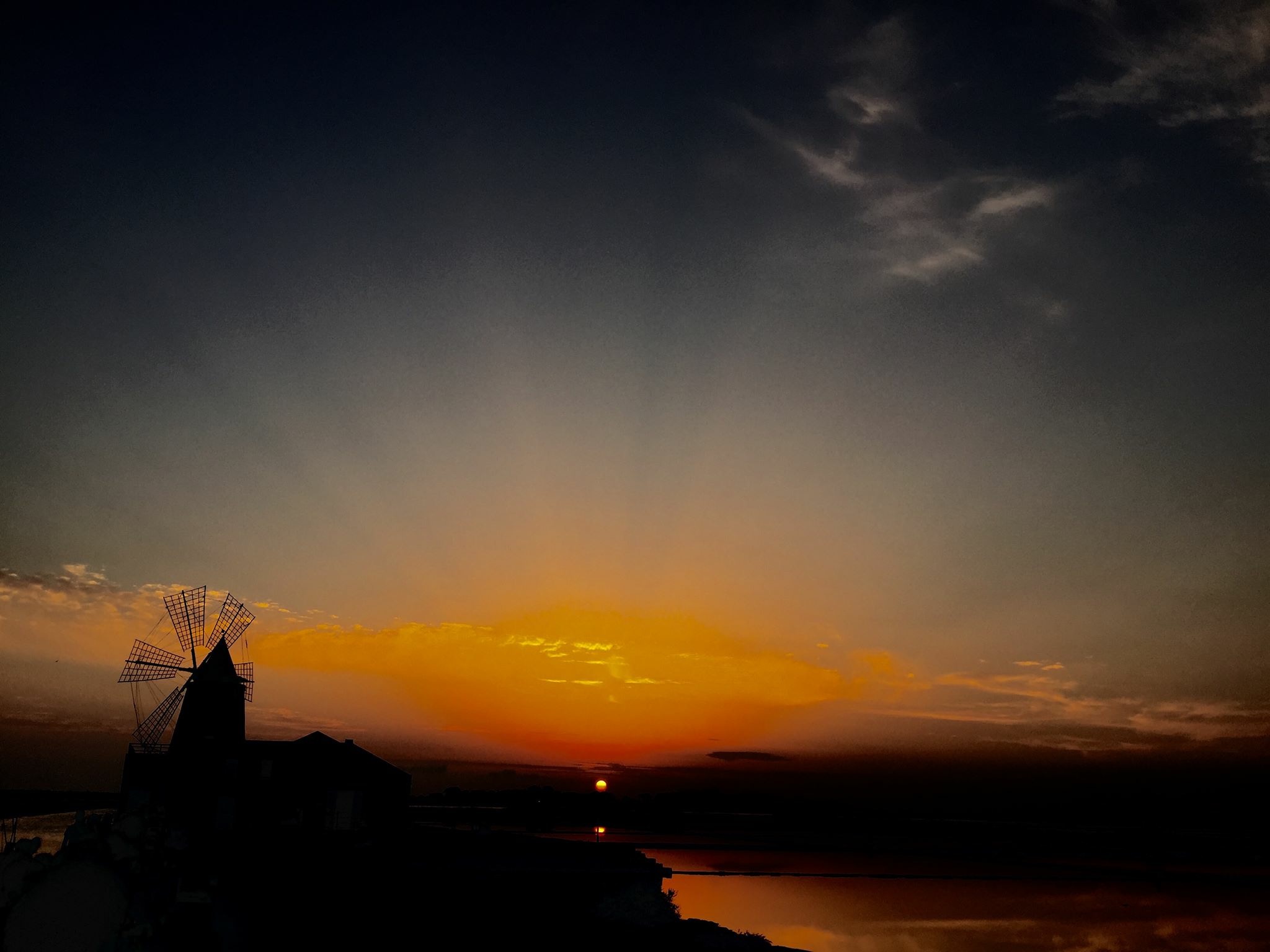 windmills in orange sunset di Pepsultra