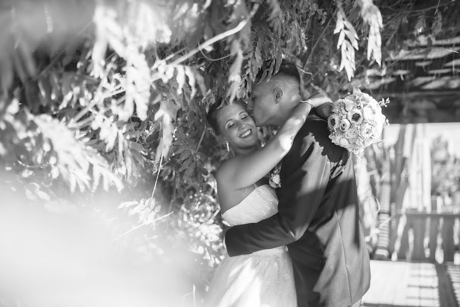 Wedding photographer Verita Dolgos (blackrainphoto). Photo of 11 October 2021