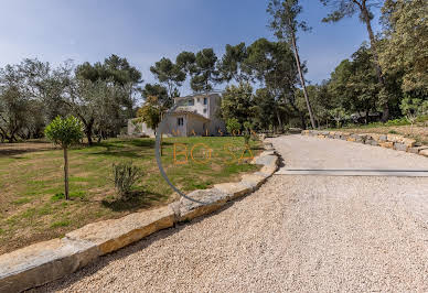 Maison avec piscine et terrasse 8