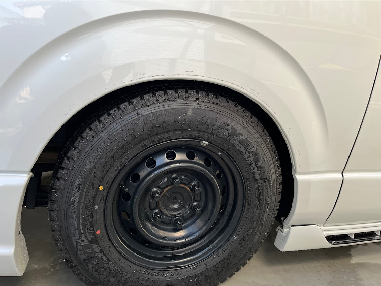 ハイエースバンの謝謝会・4WD・ドアバイザー有り派に関するカスタム事例の投稿画像5枚目
