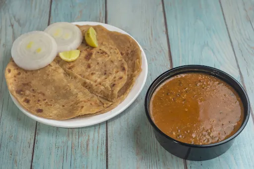 Dal Makhani With Lachha Paratha