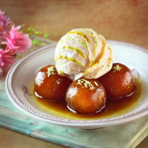 Gulab Jamun With Vanilla Ice Cream