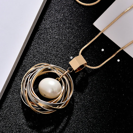Title 4, Artificial pearl necklace