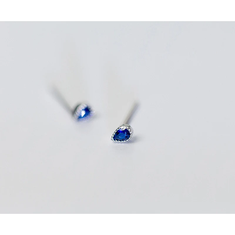 S925 zilveren oorbellen in Koreaanse stijl, diamantvormige waterdruppels, perfect voor een stijlvolle en sprankelende uitstraling.
