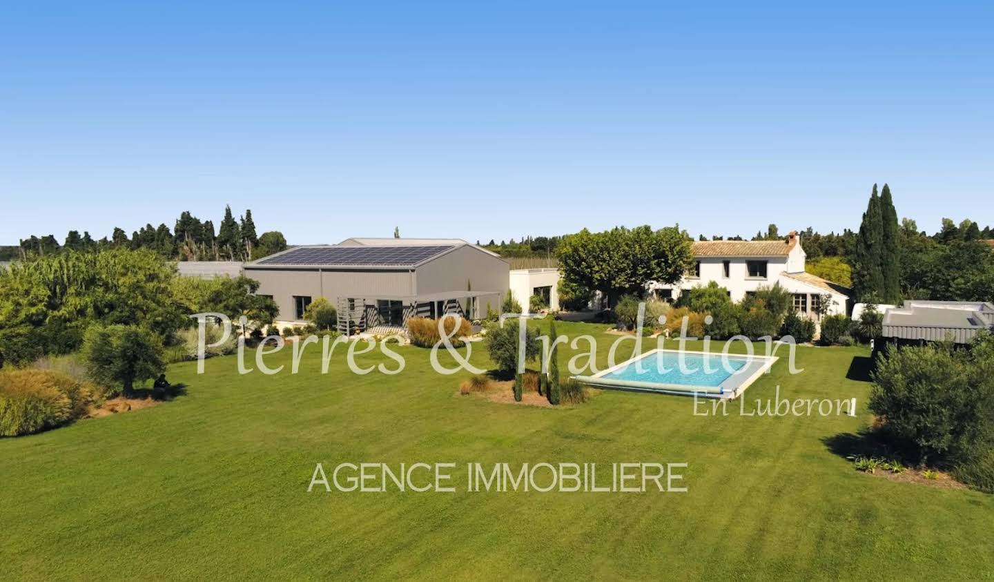 Property with pool L'Isle-sur-la-Sorgue