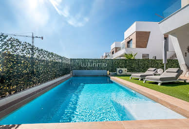 Maison avec piscine et terrasse 11