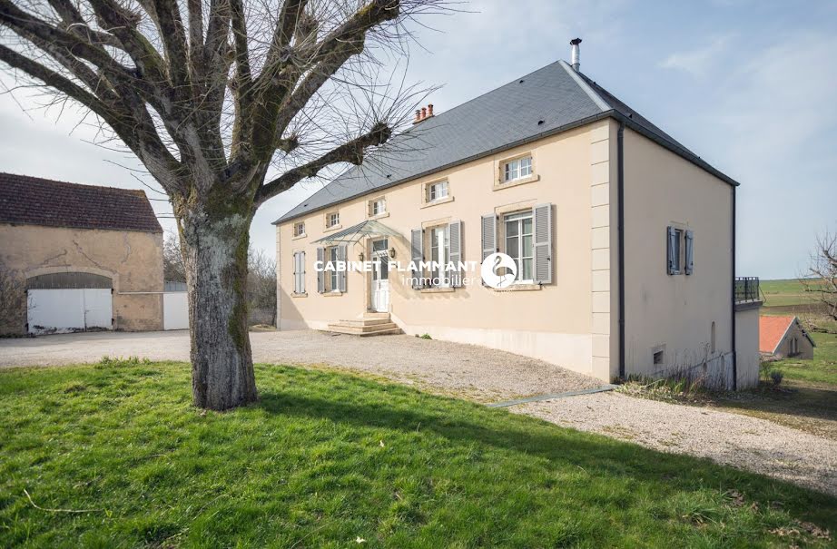 Vente maison 10 pièces 270 m² à Montbard (21500), 393 000 €