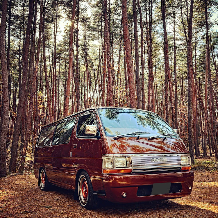 ハイエースバンのハイエース100系・100系ハイエース・ハイエースバン100系・木漏れ日と愛車・角目に関するカスタム事例の投稿画像1枚目