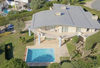 Villa with pool 1