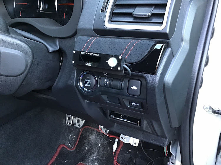 WRX STIのブーストコントローラー取付に関するカスタム事例の投稿画像1枚目