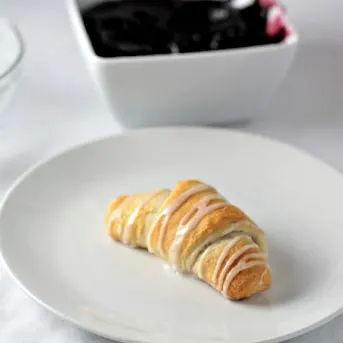 Pillsbury Crescent Rolls with Cheese - Walking on Sunshine