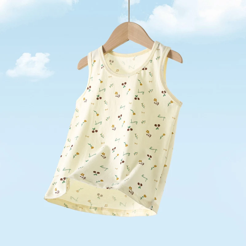 Zomer dunne katoenen kinderpyjama met vest. Ademend en lichtgewicht voor warme nachten. Biedt comfort en zorgt voor een goede nachtrust.