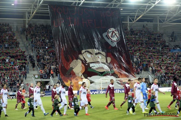 Zulte-Waregem répond à son rival courtraisien par un tifo