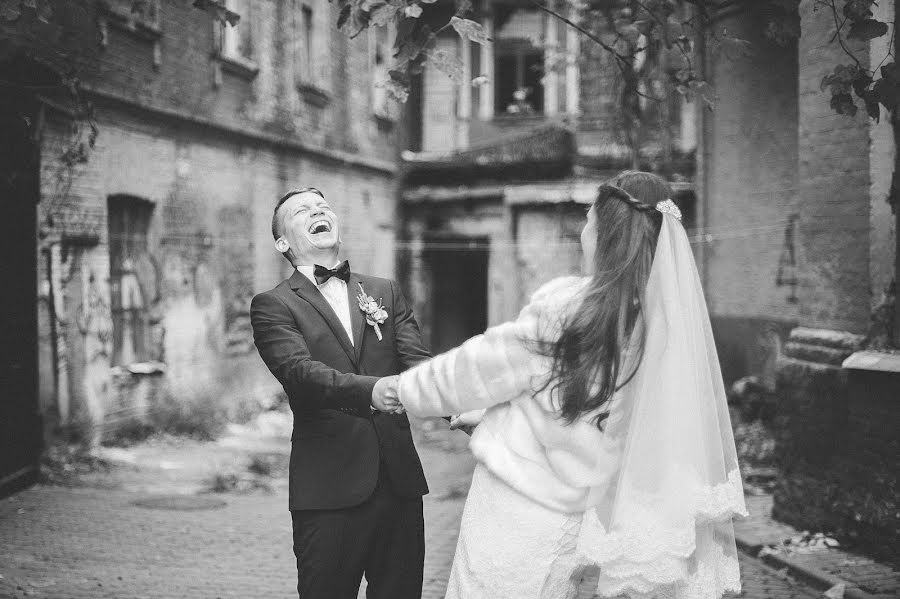 Fotógrafo de casamento Olesya Dzyadevich (olesyadzyadevich). Foto de 30 de maio 2017