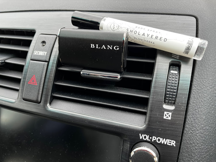 クラウンアスリートの200系クラウン・WORK ZISTANCE W10M・内装・好きなフレグランスに関するカスタム事例の投稿画像3枚目