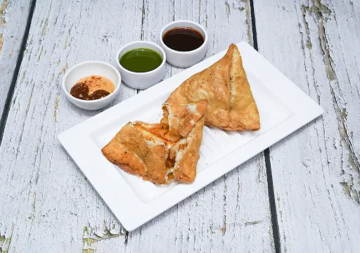 Red Sauce Pasta Samosa