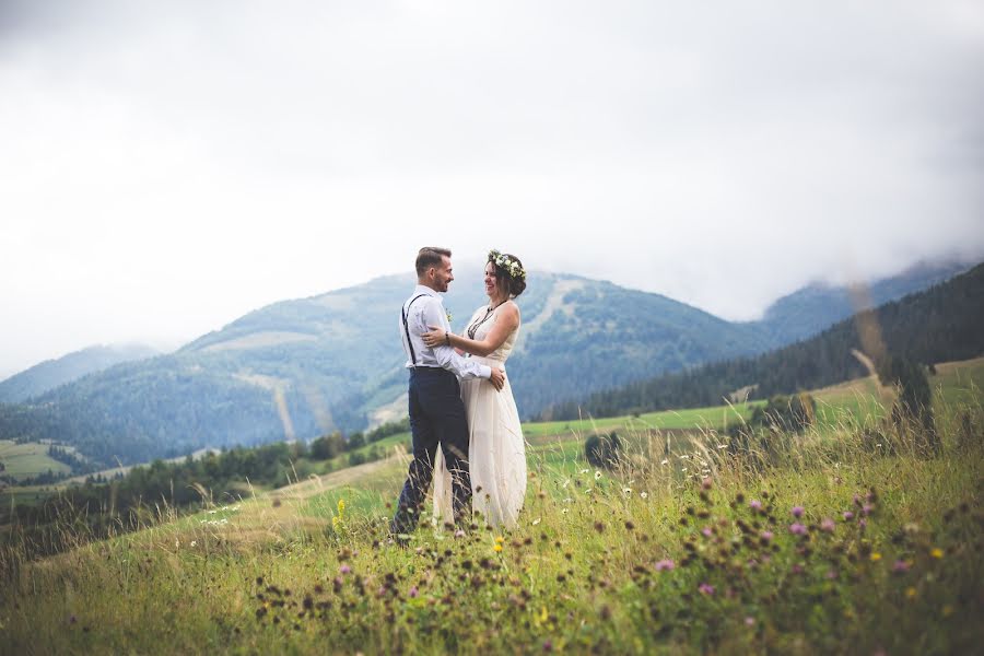 Fotografo di matrimoni Nazar Antonishin (nazarantonyshyn). Foto del 2 ottobre 2017