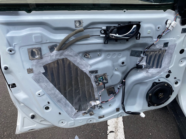 エクストレイルのエクストレイルT32・GW・DIY・スピーカー交換・デッドニングに関するカスタム事例の投稿画像2枚目