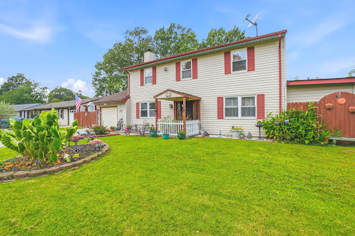 House with garden and fenced entrance in this luxury house for sale in Virginia Beach ($484,900)